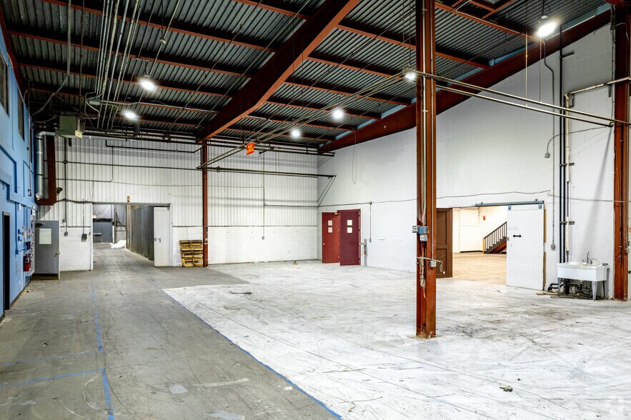 More Photos Of 201 W Decatur Ave, Pleasantville Flex For Sale