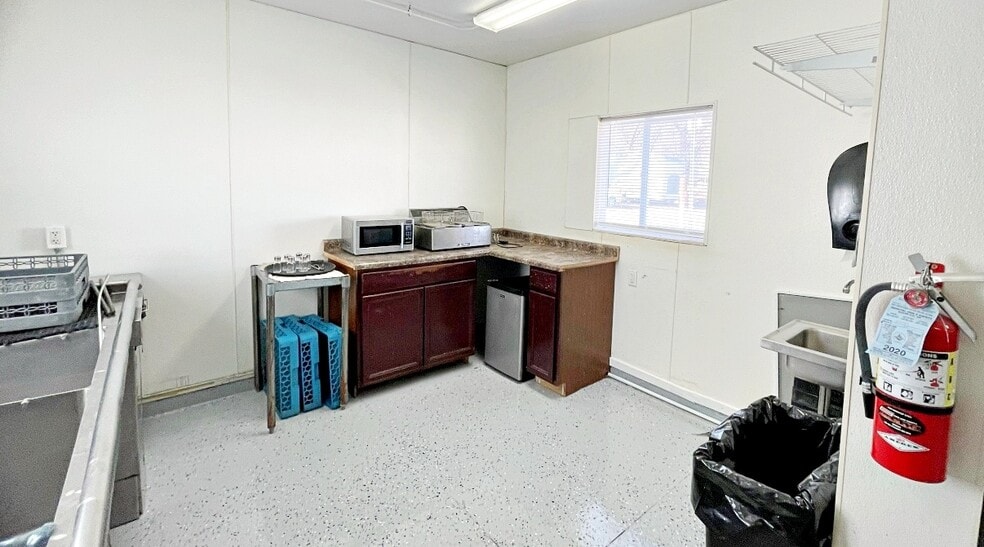 More Photos Of 8508-8510 N 30th St, Omaha Restaurant For Sale