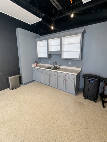 More Photos Of 9876 Main St, Woodstock Flex For Sale