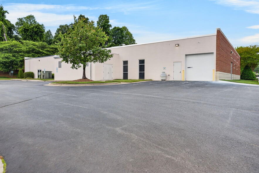 More Photos Of 707 Sunshine Way, Greensboro Medical For Sale