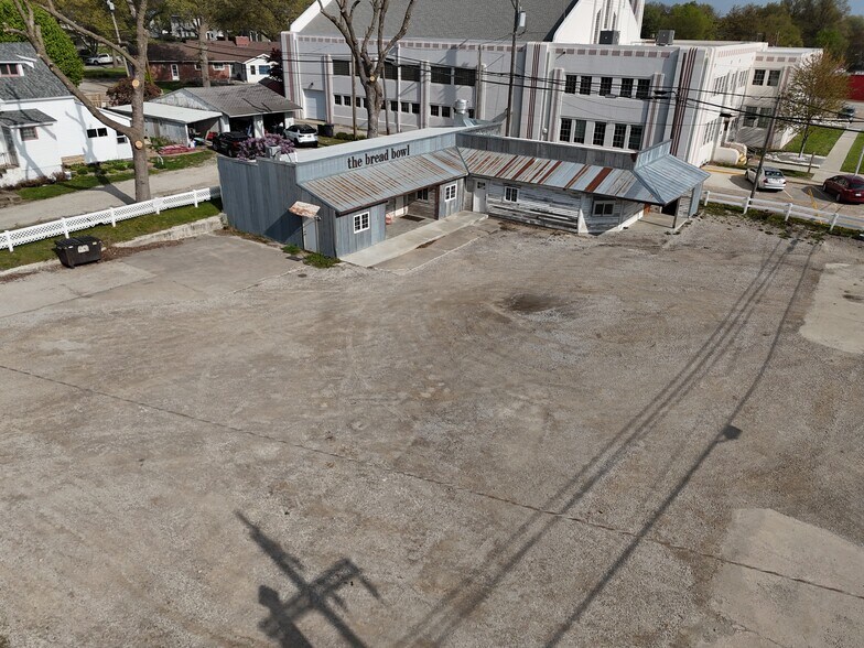 More Photos Of 100 Oregon St, Hiawatha Flex For Sale