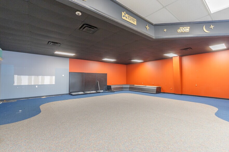 More Photos Of 1592 Sandifer Blvd, Seneca Freestanding For Lease