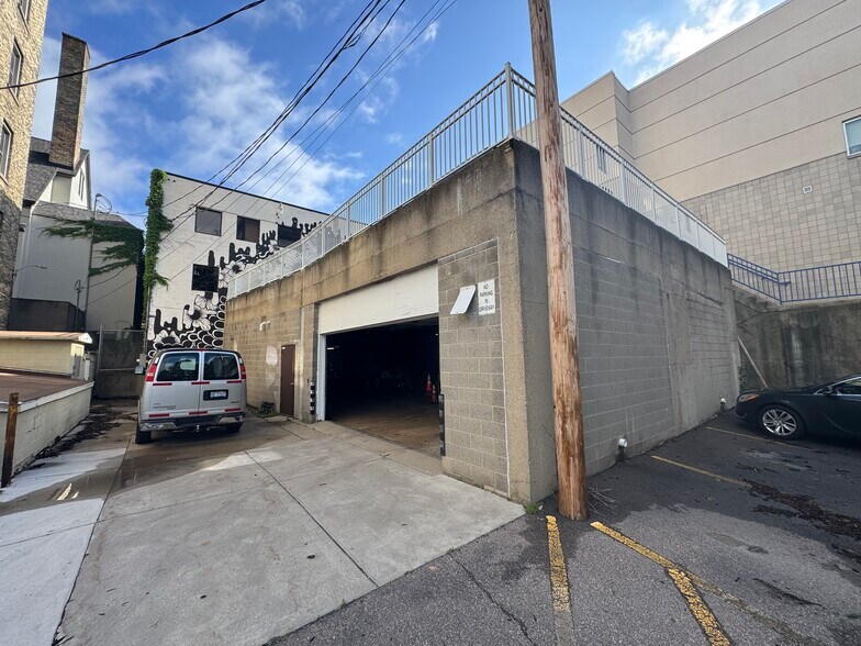 More Photos Of 150 Fountain St, Grand Rapids Medical For Lease