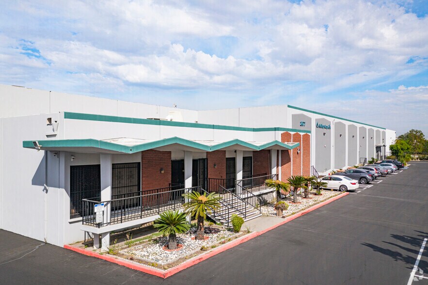 More Photos Of 2677-2679 E El Presidio St, Long Beach Warehouse For Lease