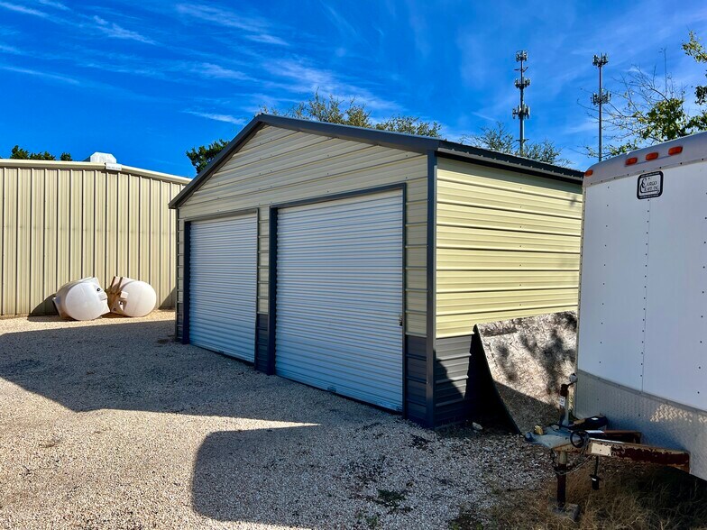 More Photos Of 3705 San Antonio St, Austin Warehouse For Lease