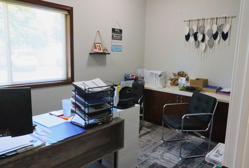 More Photos Of 9629 N Colfax Rd, Spokane Office For Sale