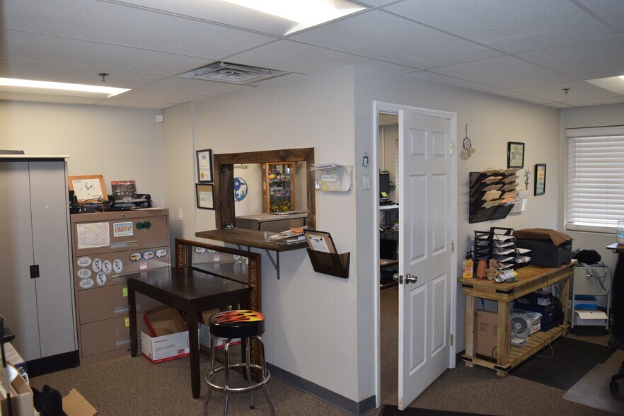 More Photos Of 520-536 W 66th St, Loveland Light Manufacturing For Sale