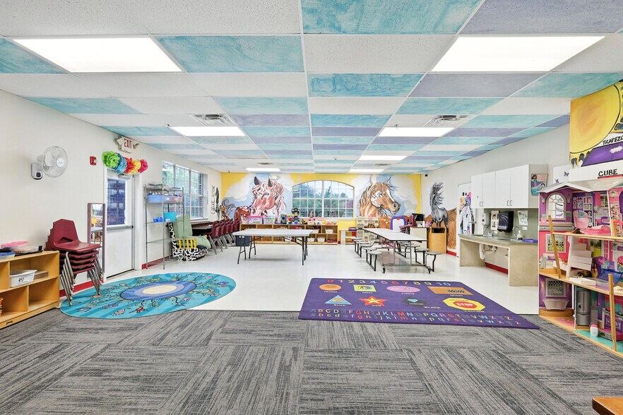 More Photos Of 1700 Cedar Run, Ennis Daycare Center For Sale