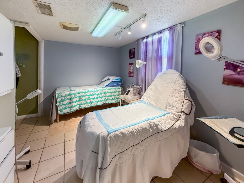 More Photos Of 104 W Hallmark Ave, Killeen Freestanding For Sale