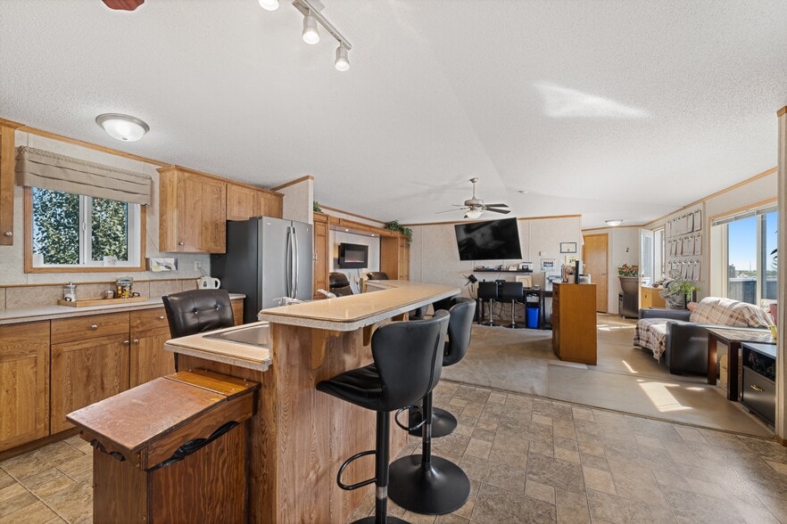 More Photos Of 81 Barstow St, Carseland Auto Repair For Sale