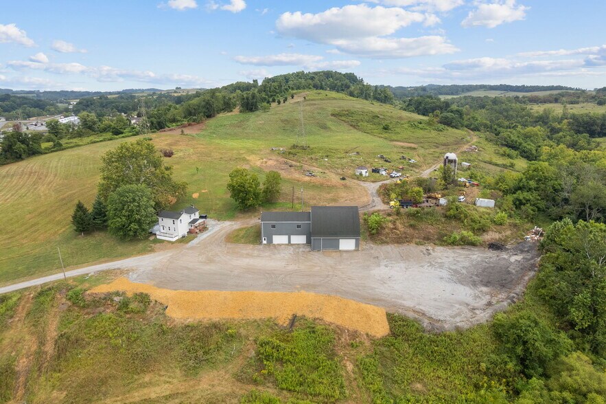 More Photos Of 797 Carlton Dr, Bentleyville Service For Lease