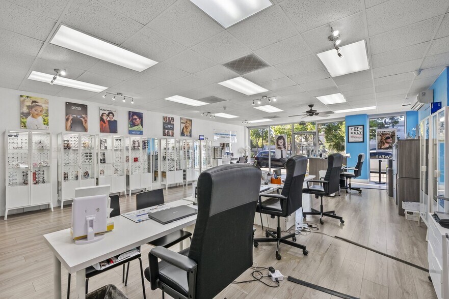 More Photos Of 516 W Lancaster Blvd, Lancaster Freestanding For Lease