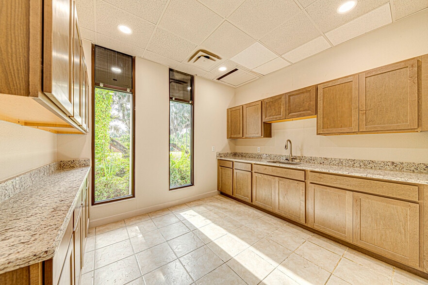 More Photos Of 2803 S Bay St, Eustis Medical For Sale