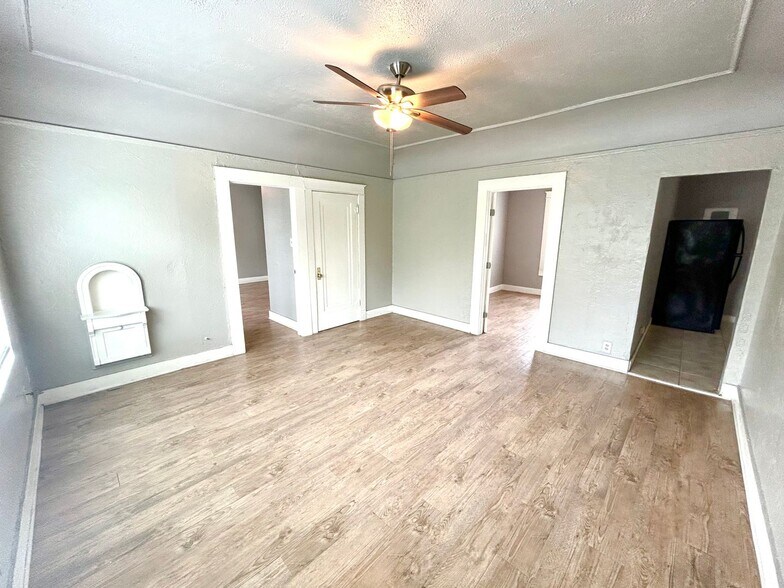 More Photos Of 1409 W Woodlawn Ave, San Antonio Apartments For Sale