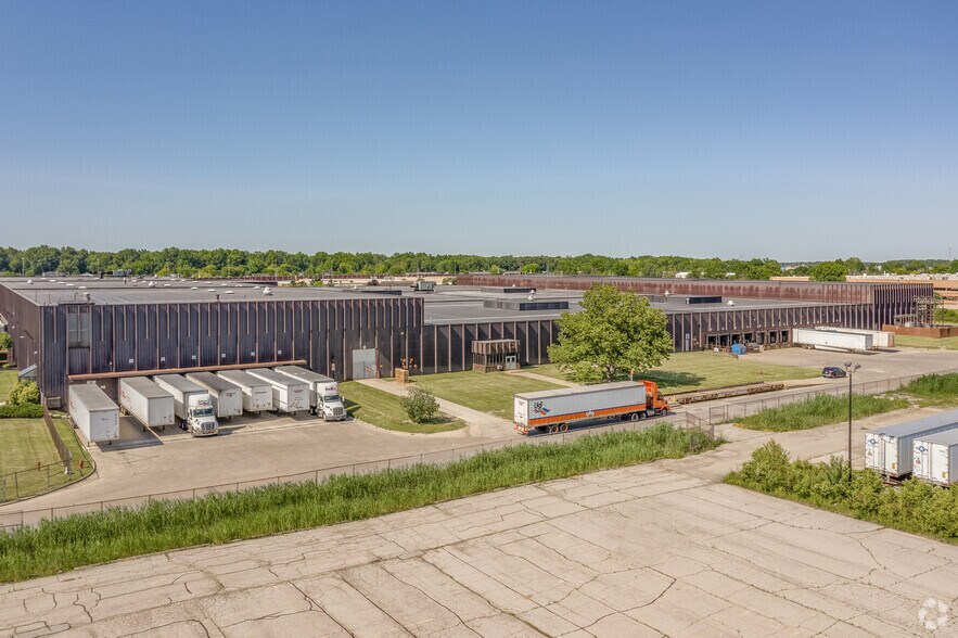 More Photos Of 8100 Tyler Blvd, Mentor Warehouse For Lease