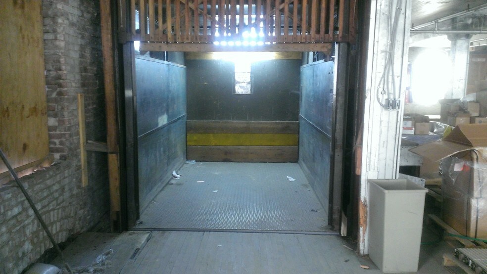 More Photos Of 1311 W 13th St, Kansas City Office For Sale