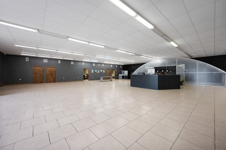 More Photos Of 10462 Hwy 165 S, Forest Hill Warehouse For Sale