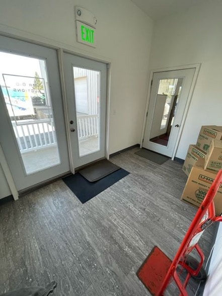 More Photos Of 722 S Liberty St, Muncie Flex For Sale