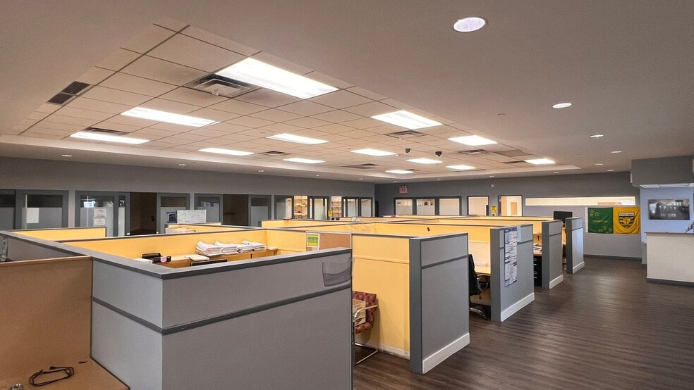 More Photos Of 230-234 S 5th Ave, Mount Vernon Light Distribution For Sale