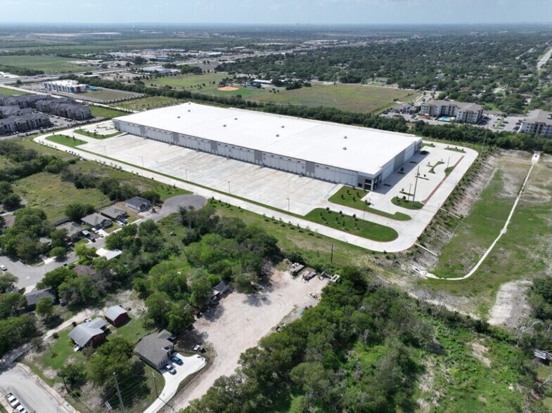 More Photos Of 715 SE Loop 410, San Antonio Manufacturing For Lease