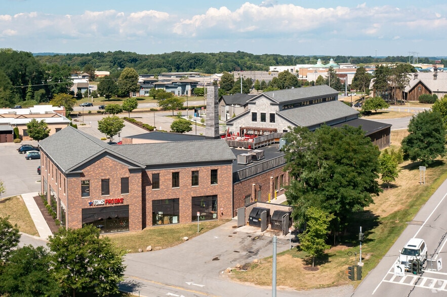 More Photos Of 300 High St, Victor Restaurant For Lease