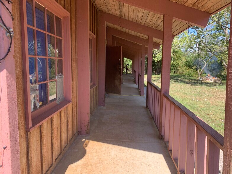 More Photos Of 8804 Warsaw Road 85, Aliceville Loft Creative Space For Sale