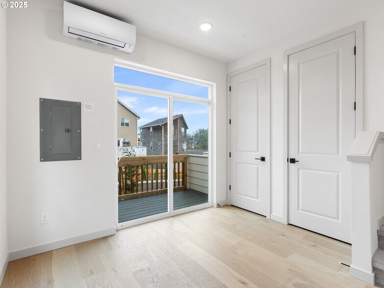 More Photos Of 305 Jetty ave, Lincoln City Multifamily For Sale