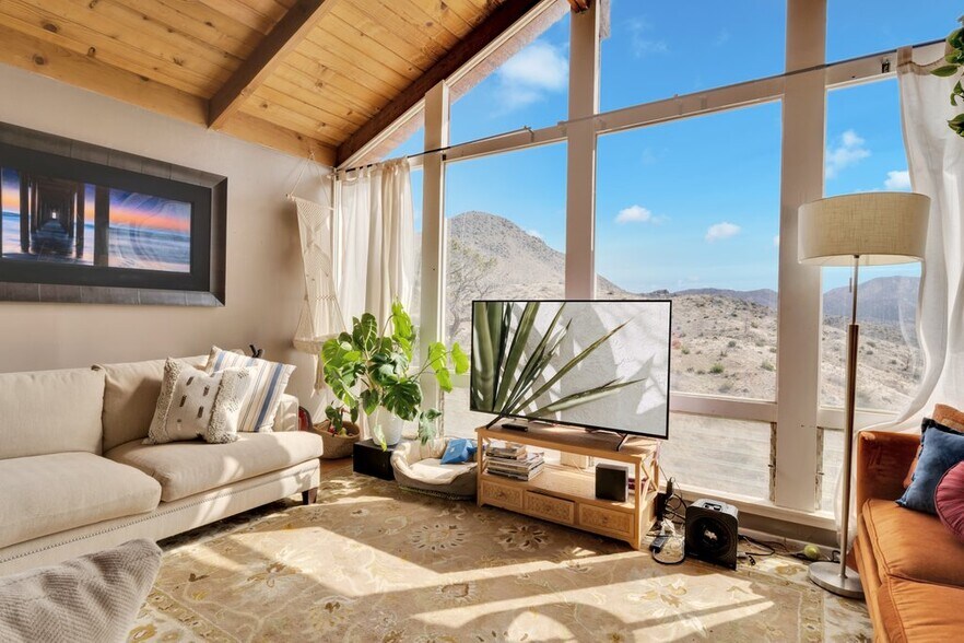 More Photos Of 70111 State Highway 74, Mountain Center Restaurant For Sale