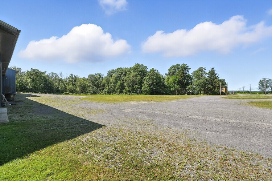 More Photos Of 4487 Sr 8, Titusville Showroom For Sale