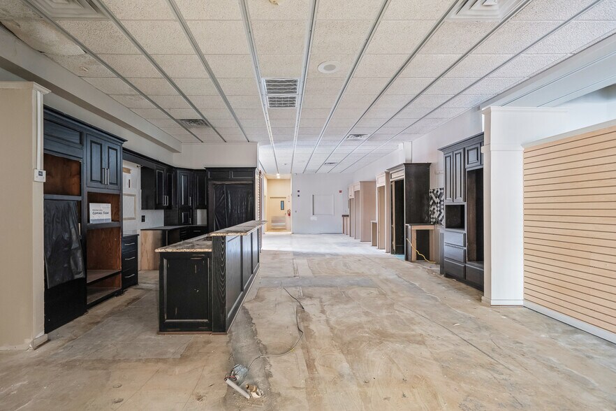 More Photos Of 7705 Quaker Ave, Lubbock Freestanding For Sale