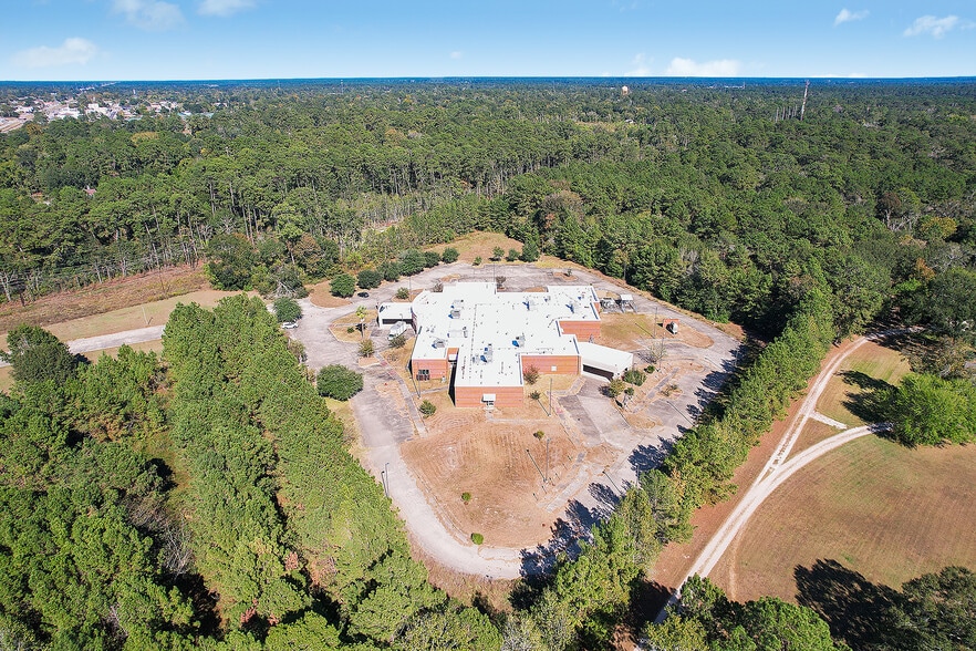 More Photos Of 1017 S Travis Ave, Cleveland Hospital For Sale