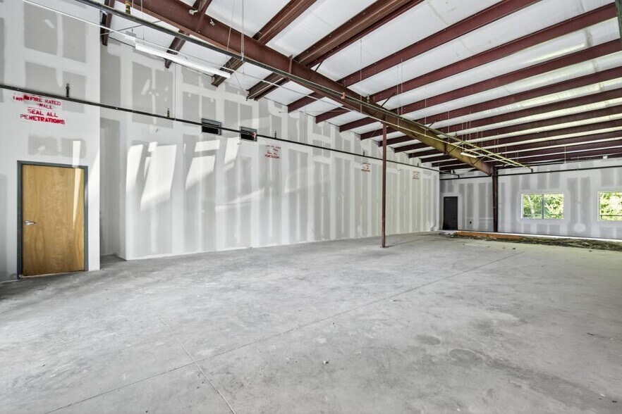 More Photos Of 7645 Merrill Rd, Jacksonville Freestanding For Lease