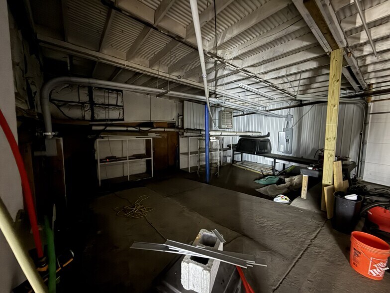 More Photos Of 310 Indianapolis Rd, Mooresville Warehouse For Lease