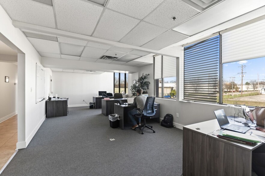 More Photos Of 2519-2535 Data Dr, Louisville Flex For Sale