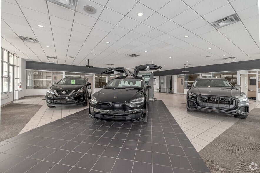 More Photos Of 940 Babbitt Rd, Euclid Auto Dealership For Sale
