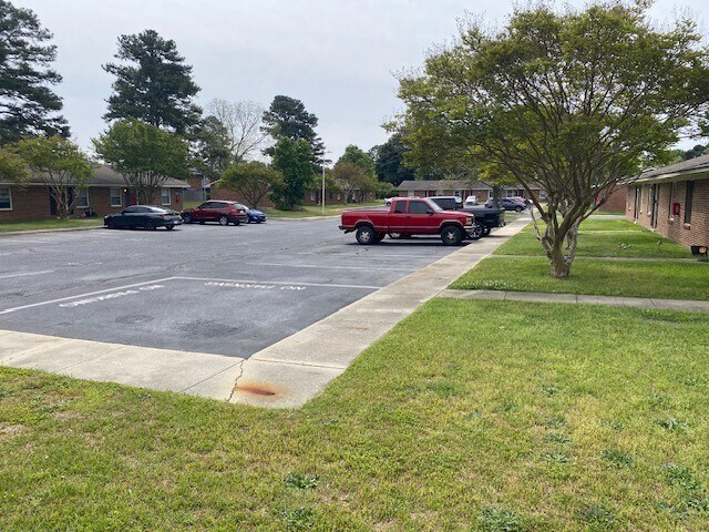 More Photos Of 1133-1144 Berkshire Rd, Fayetteville Apartments For Sale