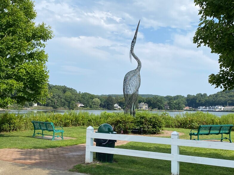 More Photos Of 12 Little Neck Rd, Centerport Storefront Retail Office For Lease