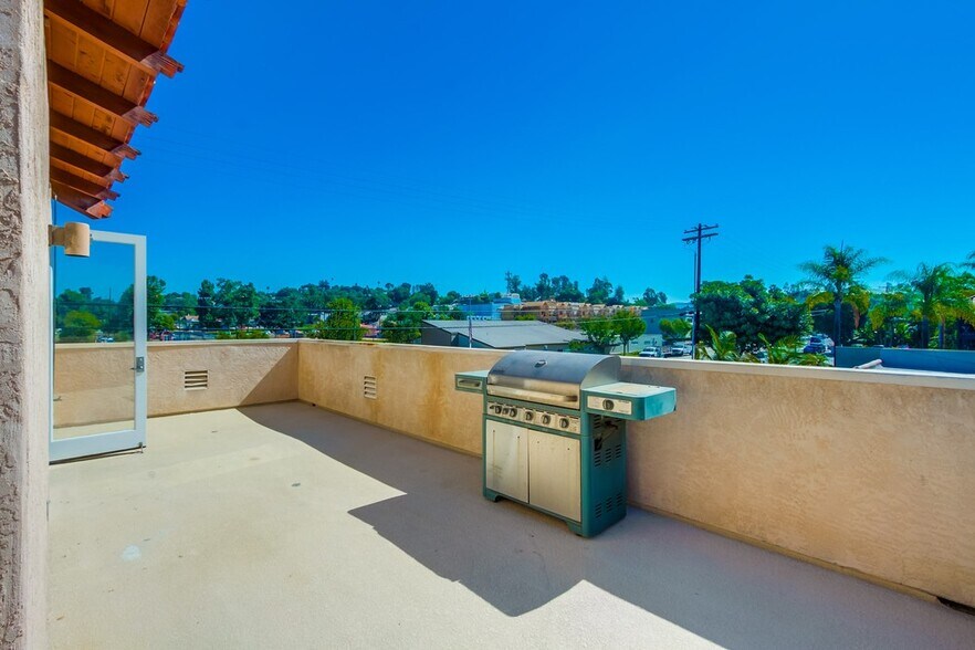 More Photos Of 343 E Alvarado St, Fallbrook Freestanding For Sale