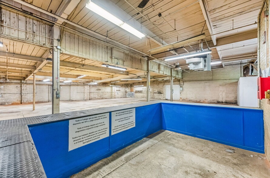 More Photos Of 590-628 Center St, Chicopee Warehouse For Lease