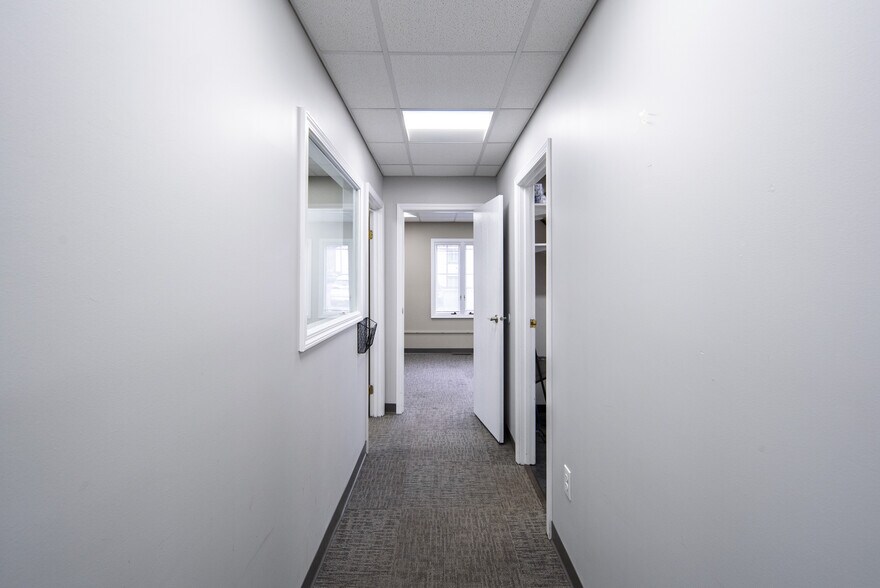 More Photos Of 404 Troy Schenectady Rd, Latham Office Residential For Lease