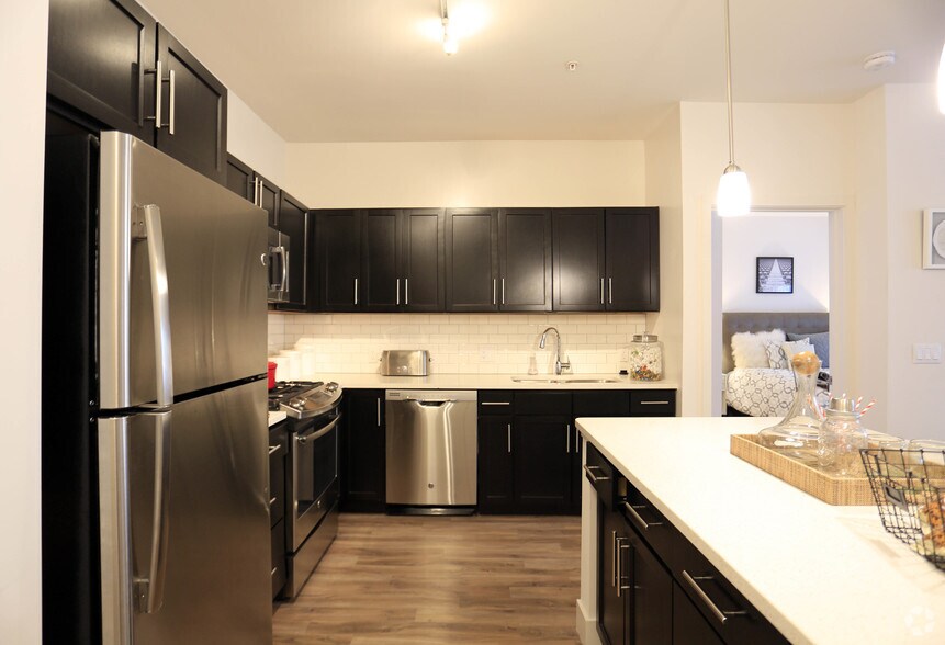 More Photos Of 515 West Ave, Norwalk Unknown For Lease