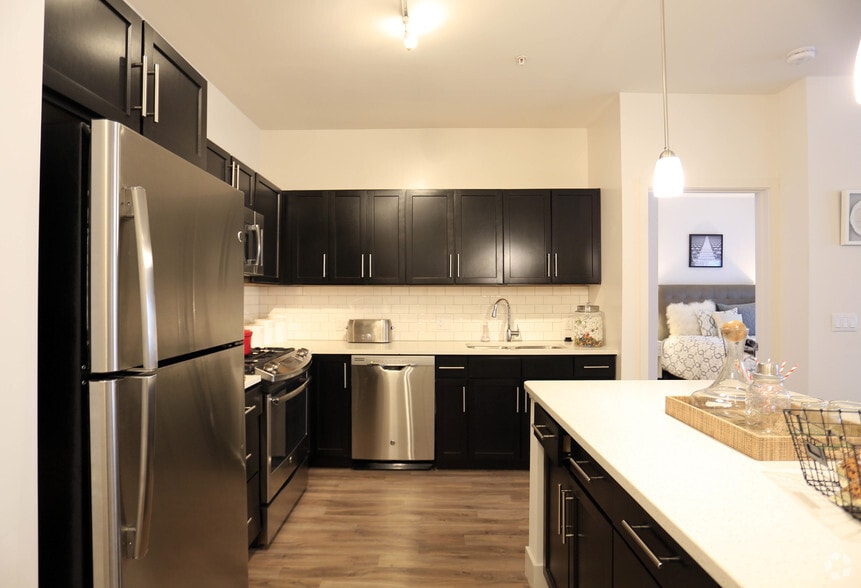 More Photos Of 515 West Ave, Norwalk Unknown For Lease