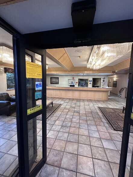 More Photos Of 1609 E Harbor St, Warrenton Hotel For Sale