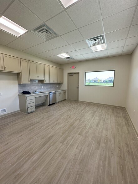 More Photos Of 10154 Windy Pointe Dr, Temple Office For Sale