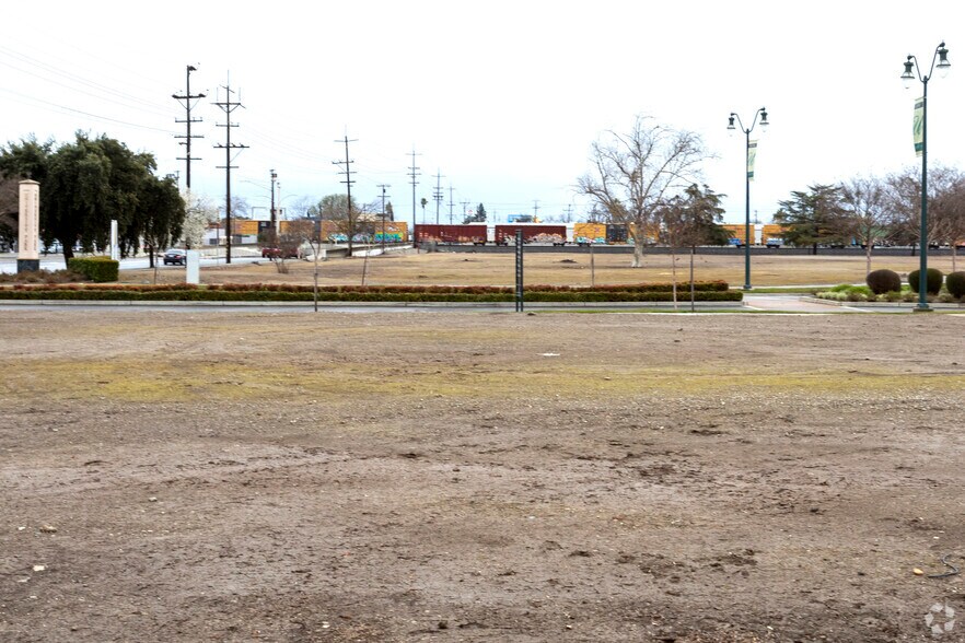 More Photos Of SEC Harding Way @ California Street, Stockton Unknown For Lease