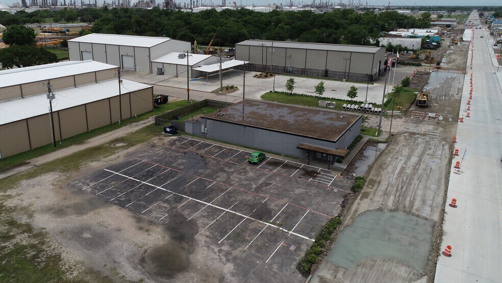 More Photos Of 921 Texas Ave, Texas City Service For Lease