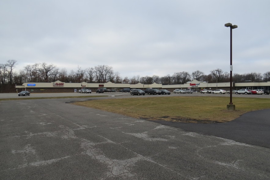 More Photos Of 5916 W State Road 10, Demotte Department Store For Sale