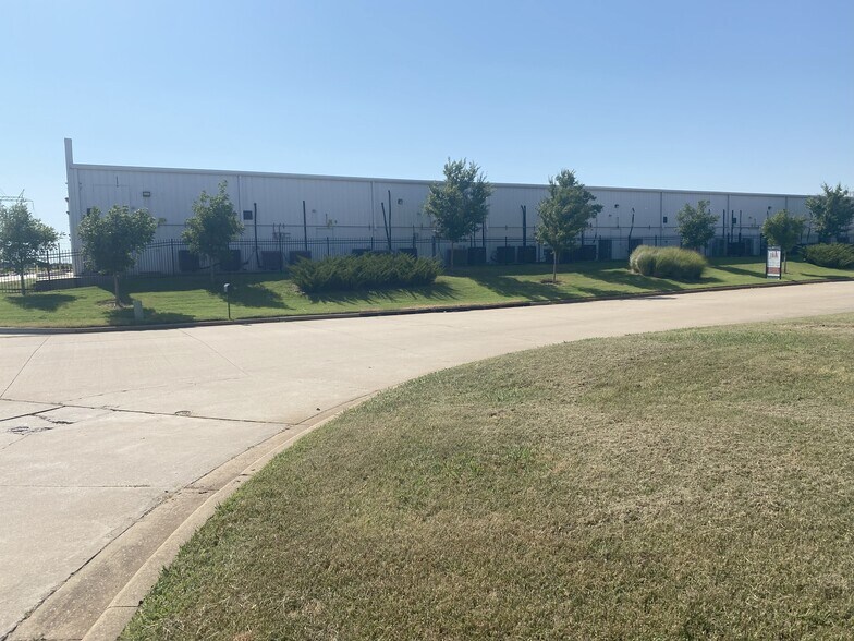 More Photos Of 4200 28th Ave, Norman Warehouse For Sale