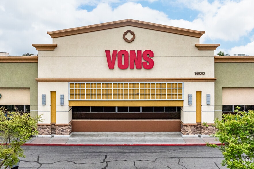 More Photos Of 1548 Foothill Blvd, La Verne Storefront For Lease