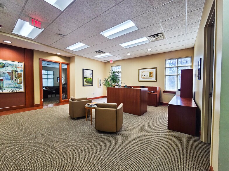 More Photos Of 4 Riverchase Rdg, Birmingham Office For Sale